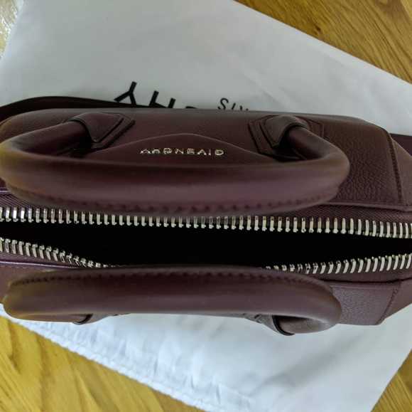 GIVENCHY Small Leather Antigona Bag - Picture 7 of 7